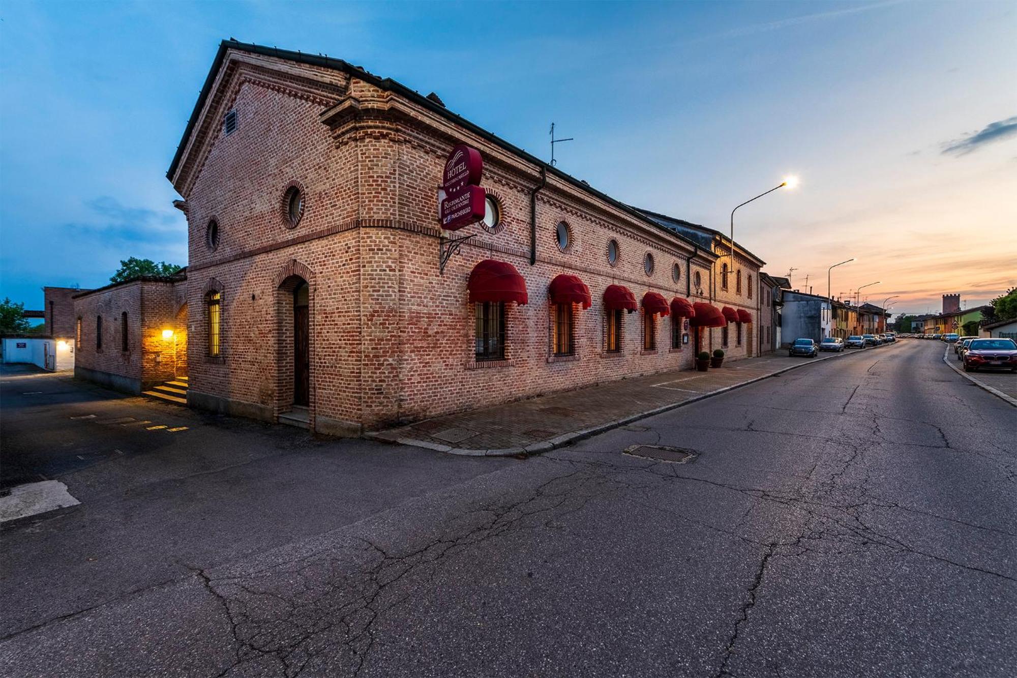 Hotel Vecchio Casello Castelleone Экстерьер фото