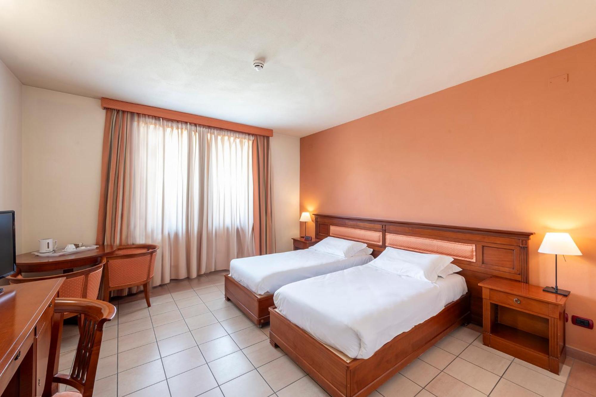Hotel Vecchio Casello Castelleone Экстерьер фото